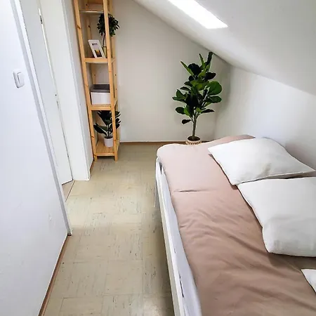 Dg R- Helle 40m2 2-zimmer Naehe Salzburg *