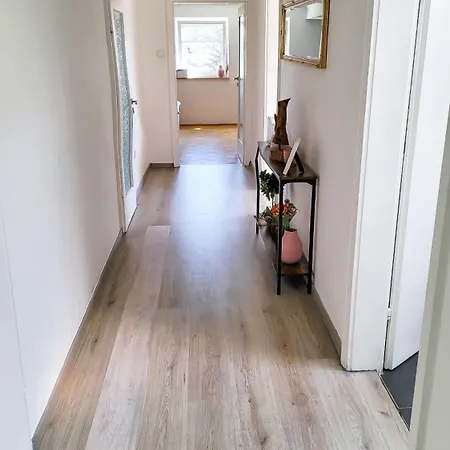 Dg R- Helle 40m2 2-zimmer Naehe Salzburg 公寓